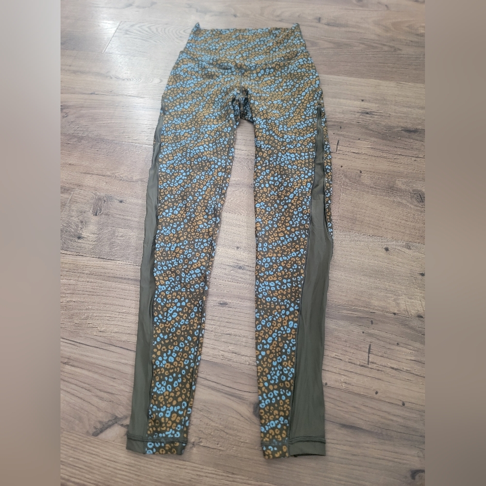 Offline Real Me Leggings Size Small